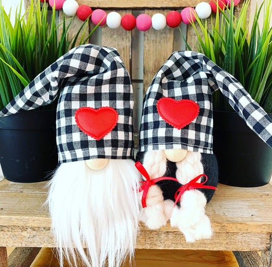 Valentine Couple Gnomes - Homeboxed